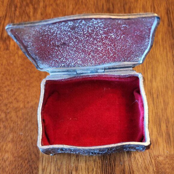 Vintage Ornate Jewelry Trinket Box With Red Velvet Lining - Picture 5 of 5